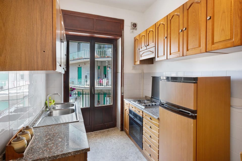 Kitchen or kitchenette, Living room