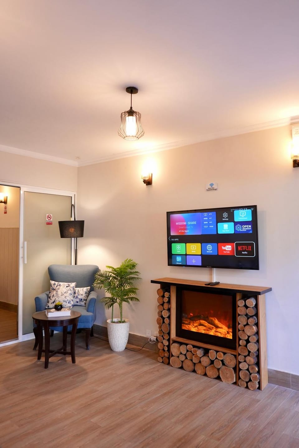 Communal lounge/ TV room
