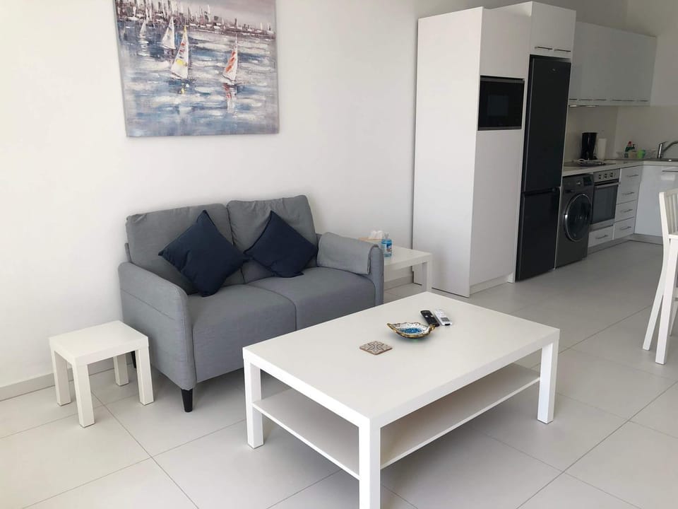 Kitchen or kitchenette, Living room, Seating area