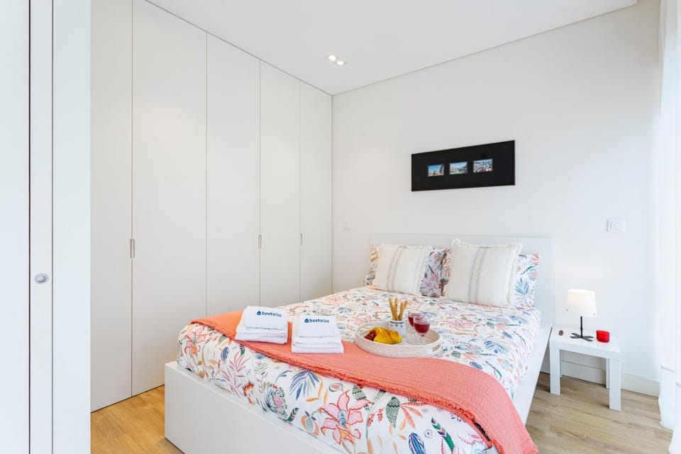 Bed, Bedroom, towels, wardrobe