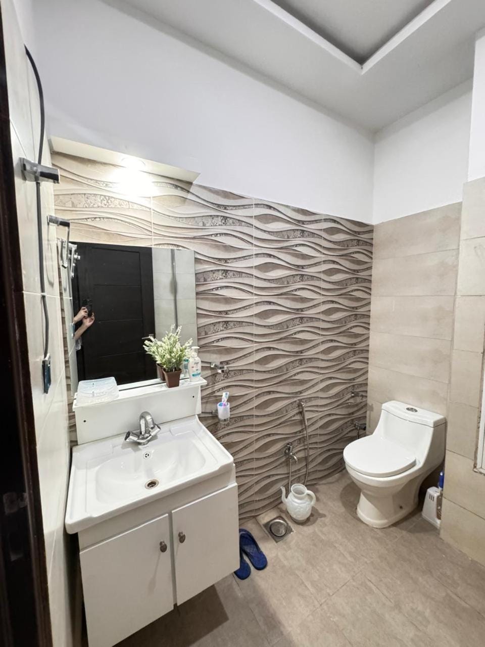 Toilet, bidet