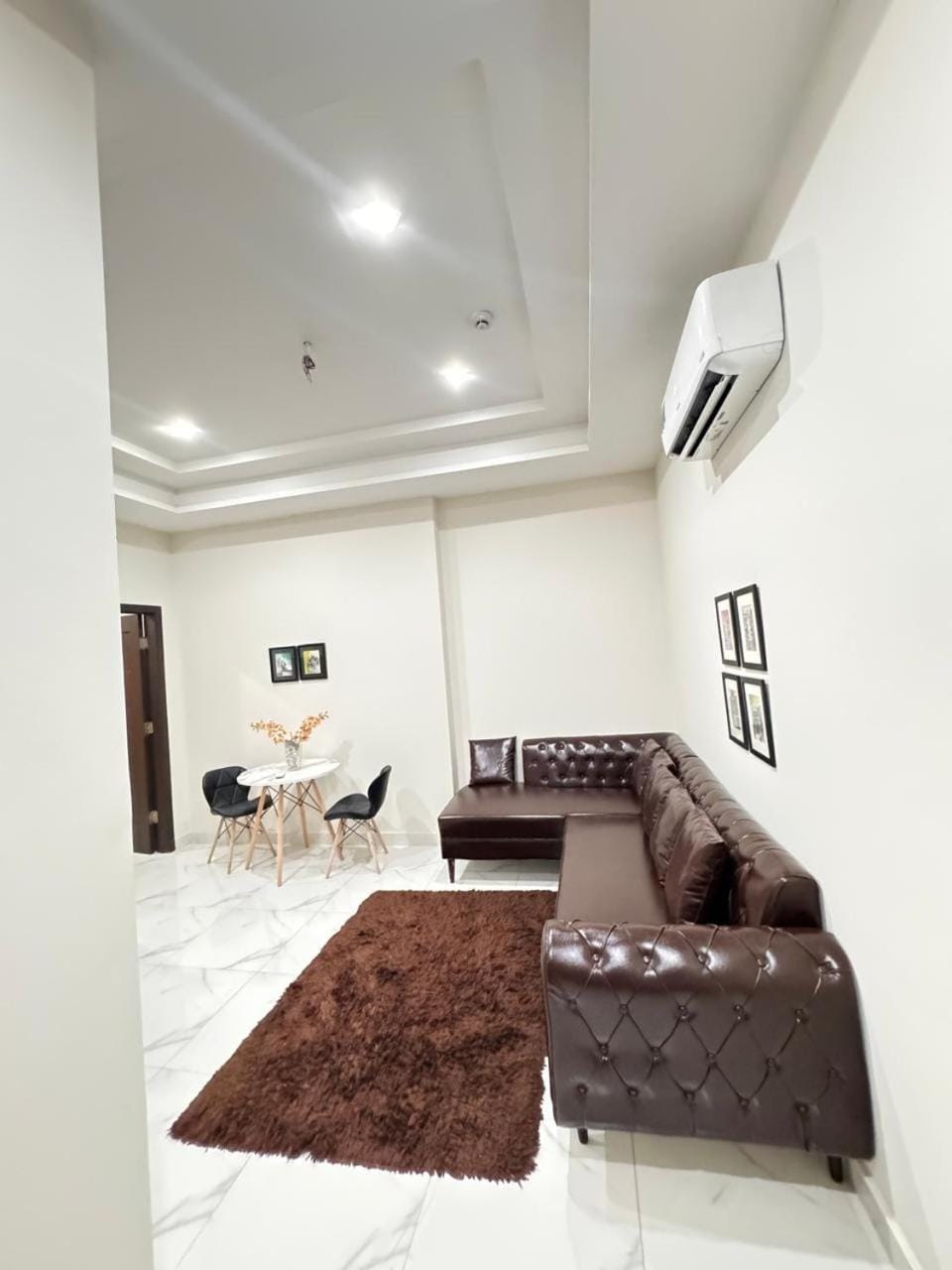 TV and multimedia, Living room, Seating area, air conditioner