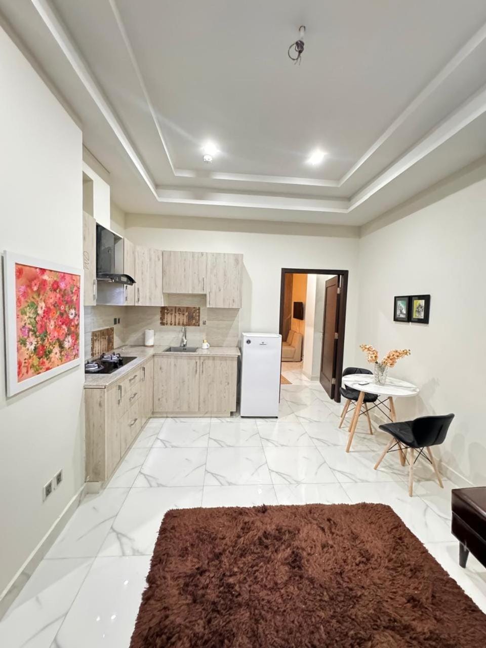 Kitchen or kitchenette, Dining area, minibar, stove