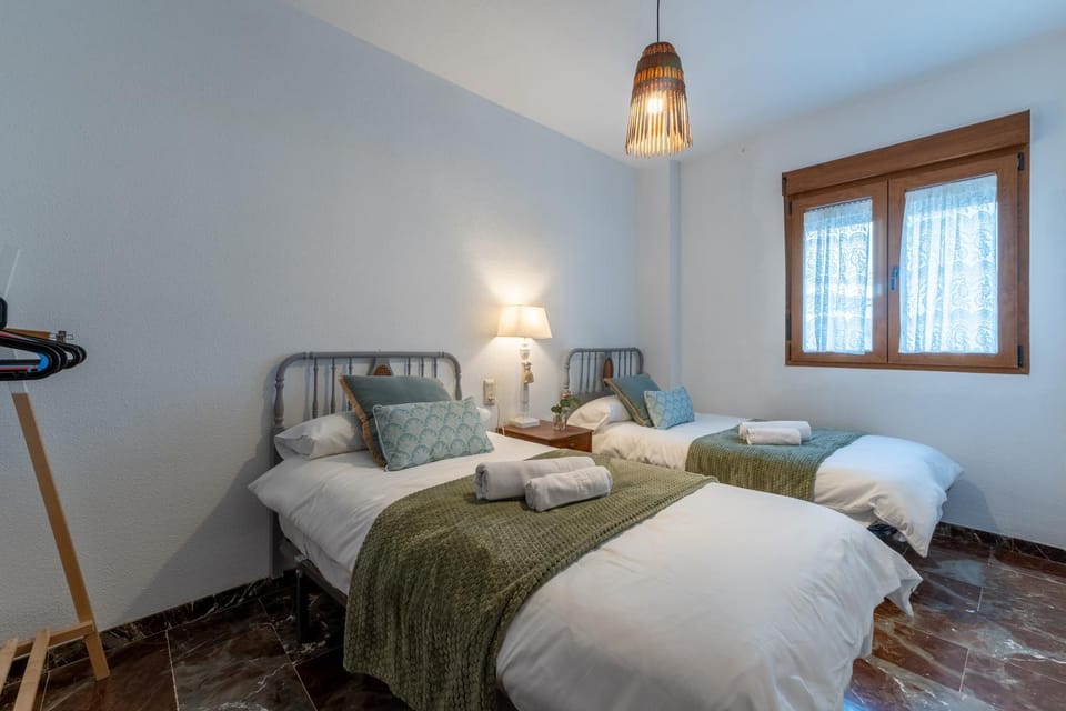 Bed, Photo of the whole room, Bedroom, heating, towels, air conditioner