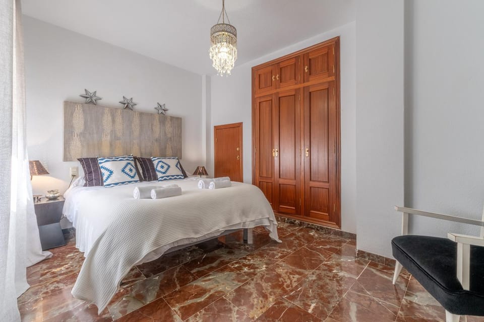 Bed, Photo of the whole room, Bedroom, heating, towels, wardrobe, air conditioner