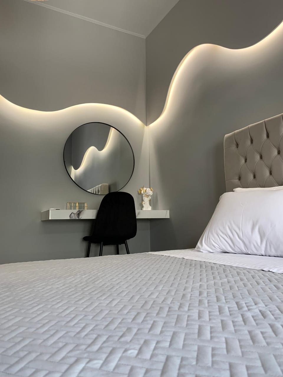 Bed, Photo of the whole room, Bedroom