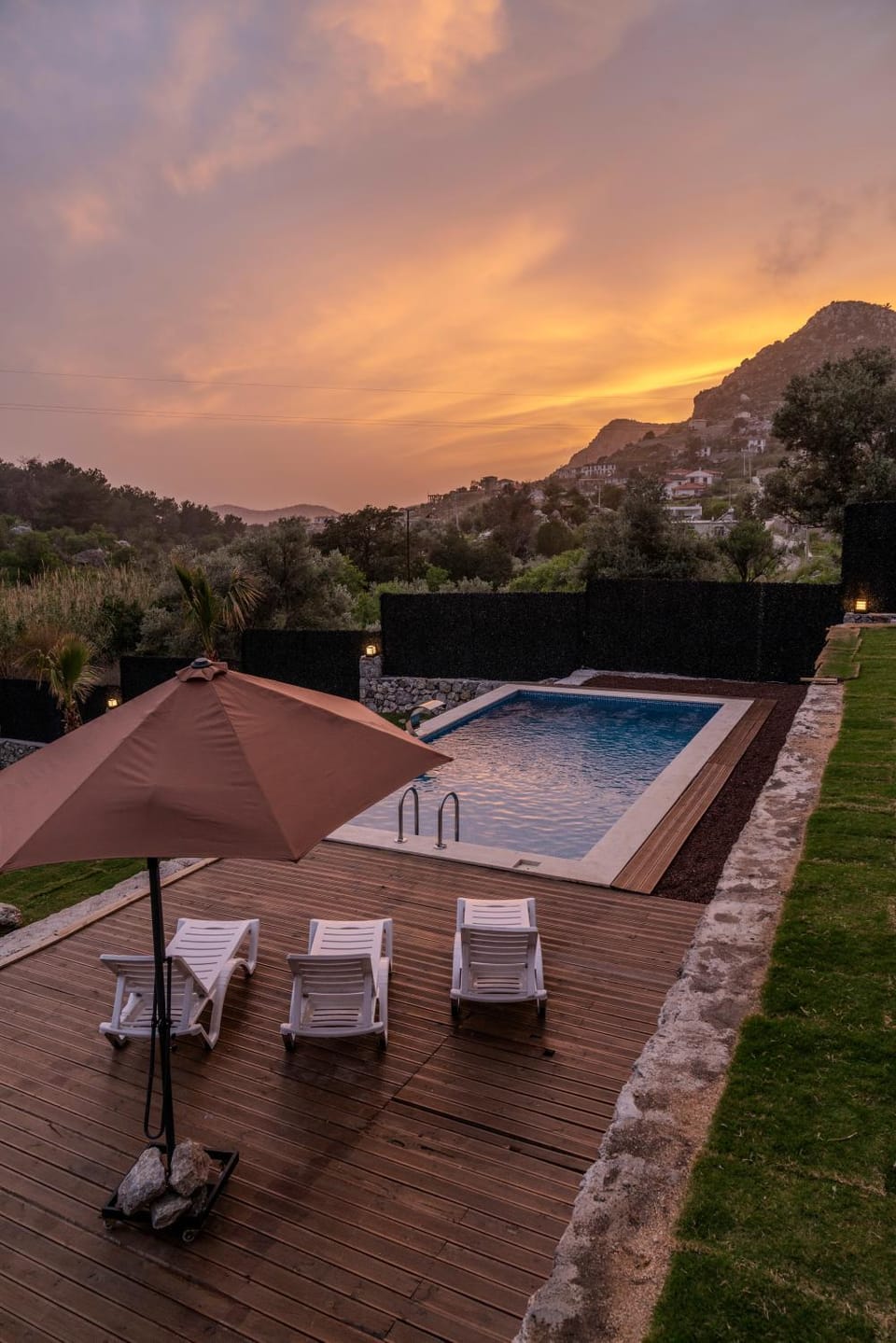 Pool view, Swimming pool, sunbed