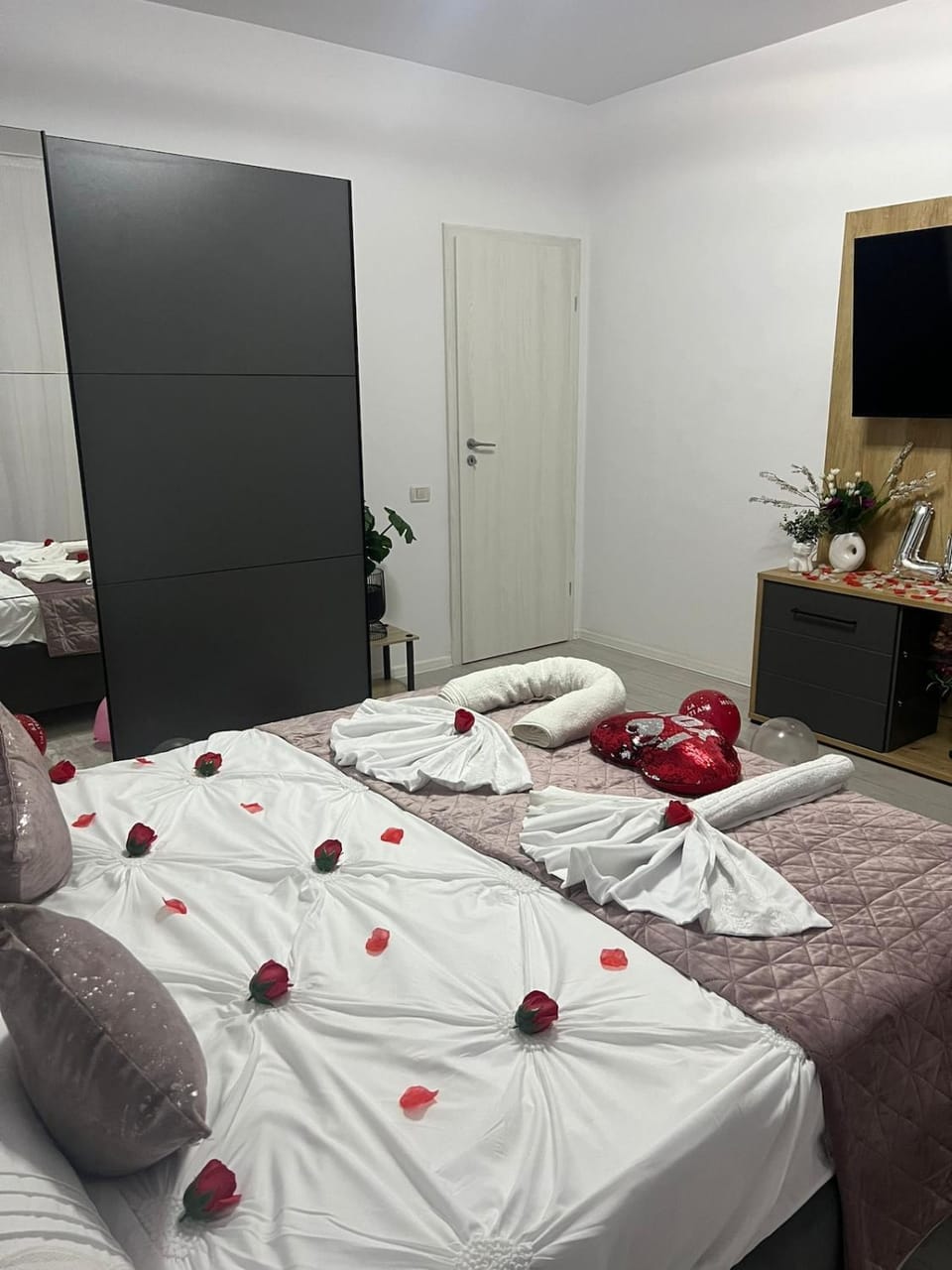 Apartament sector 5 Sara Apartment in Bucharest