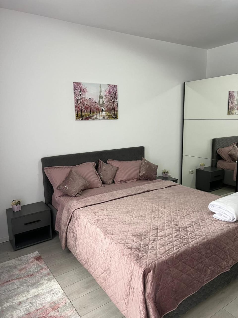 Apartament sector 5 Sara Apartment in Bucharest