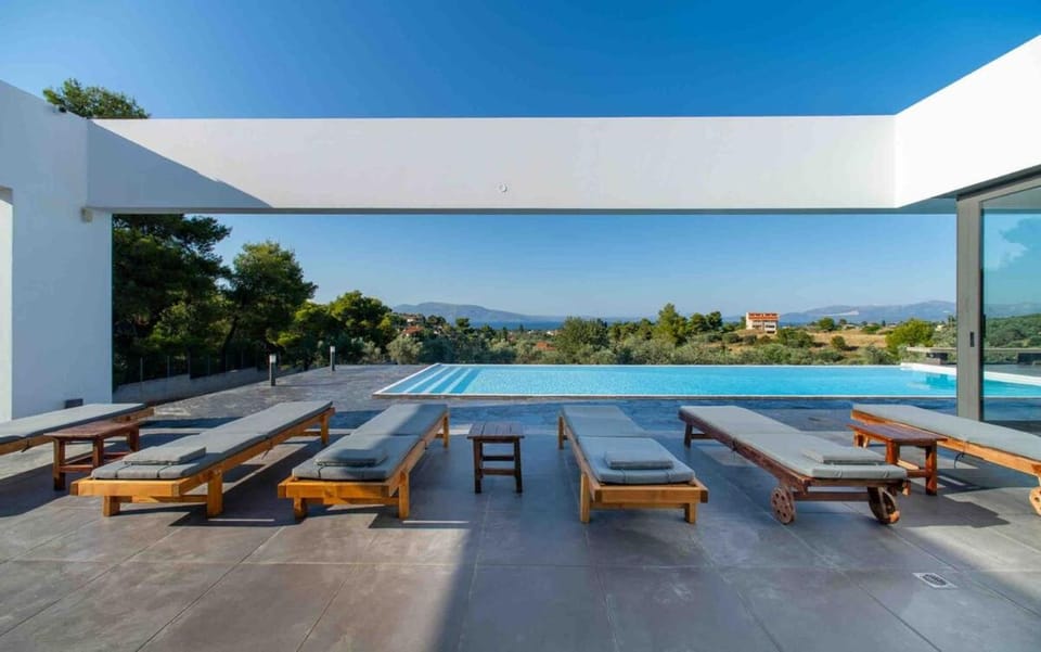 Day, Balcony/Terrace, Pool view, Swimming pool, sunbed