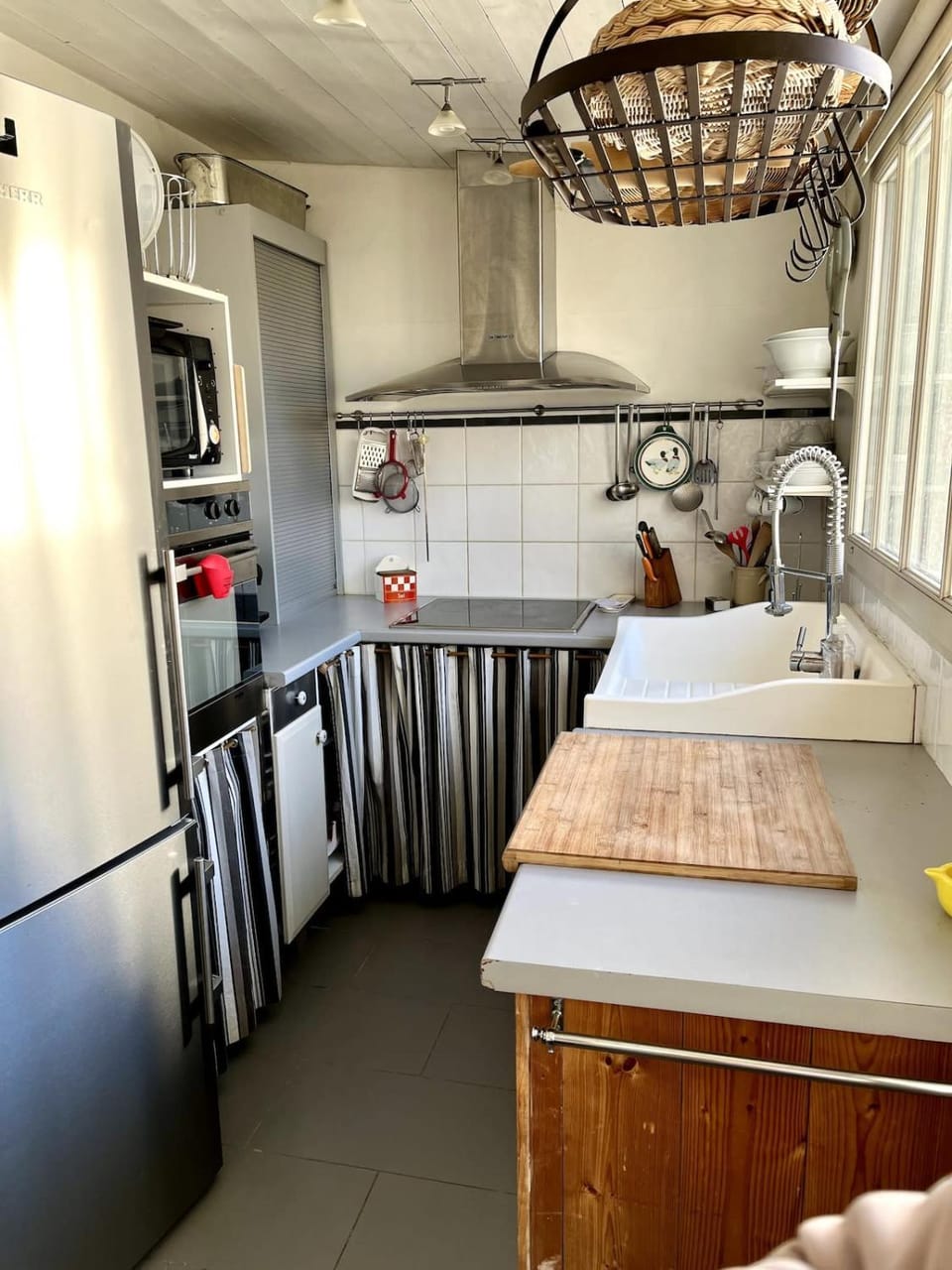 Kitchen or kitchenette, dishwasher, oven, stove
