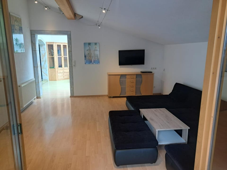 Communal lounge/ TV room, TV and multimedia, Living room