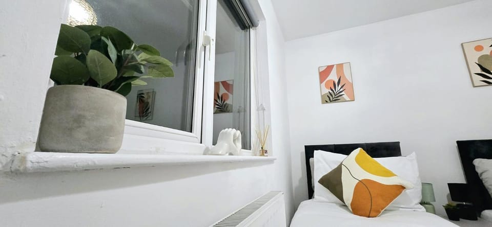Corby Stay 2BR Work Trips & Family Friendly House in Corby