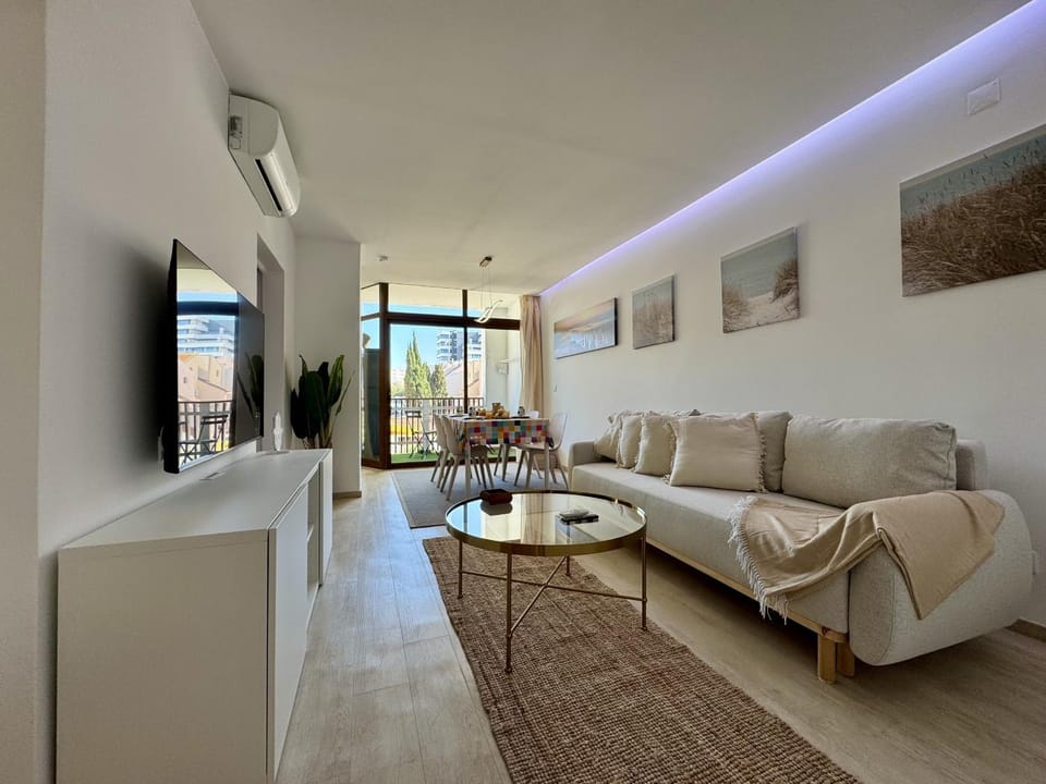 Communal lounge/ TV room, Living room