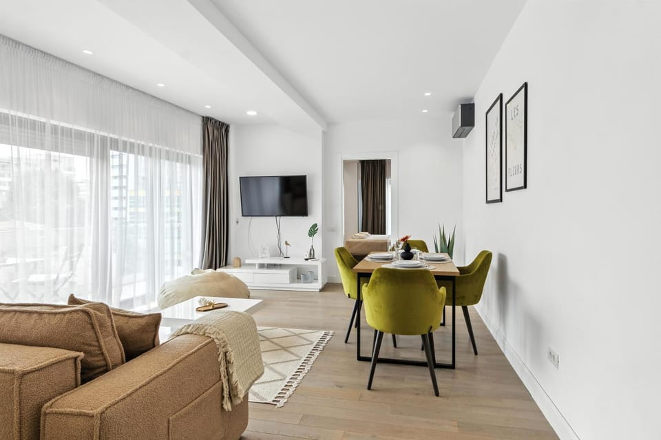 Bed, TV and multimedia, Living room, Photo of the whole room, Seating area, Dining area, Evening entertainment, Bedroom