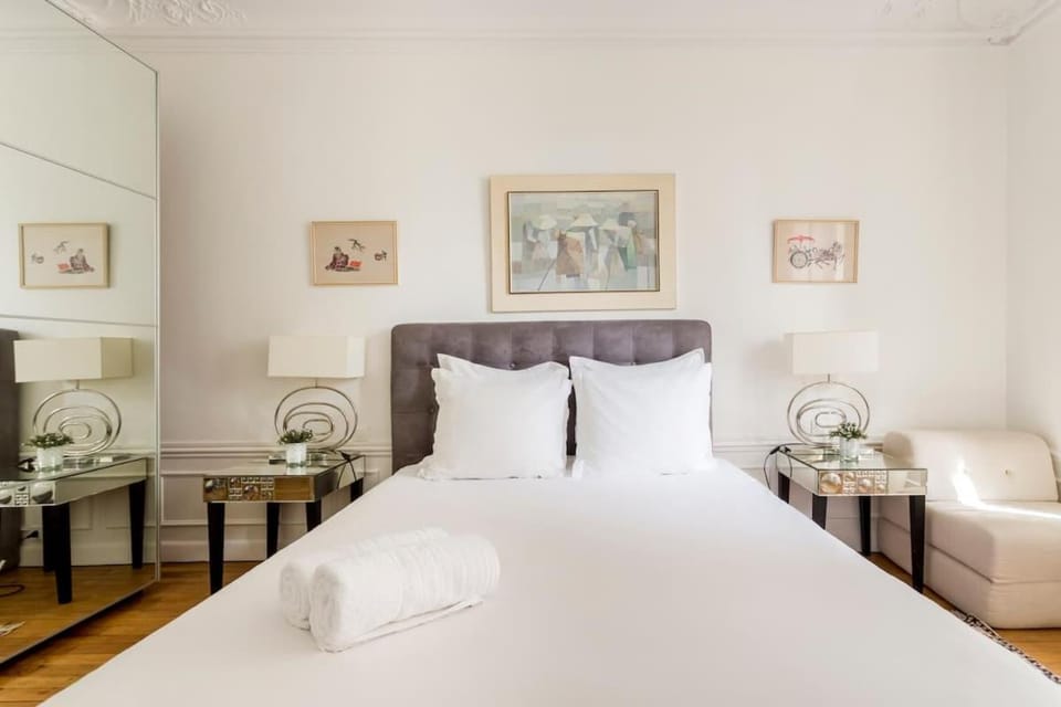 Chic Parisian Stay Trocadéro & Eiffel Tower Apartment in Paris