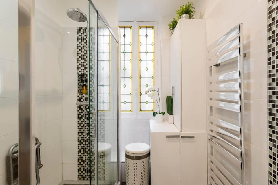 Chic Parisian Stay Trocadéro & Eiffel Tower Apartment in Paris