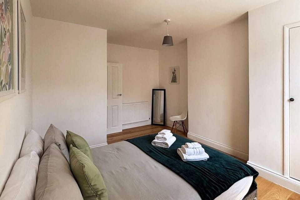 Lotus Apartment C Apartment in London