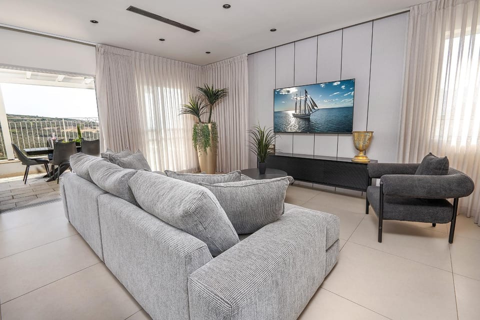 TV and multimedia, Living room, Seating area