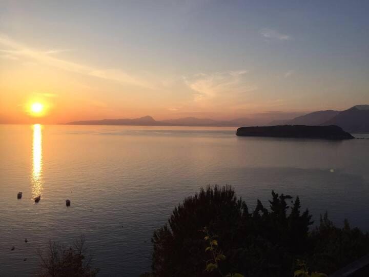 Bright Space in a Superb location Apartment in Praia A Mare