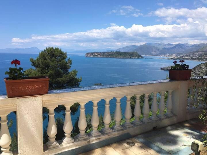 Bright Space in a Superb location Apartment in Praia A Mare