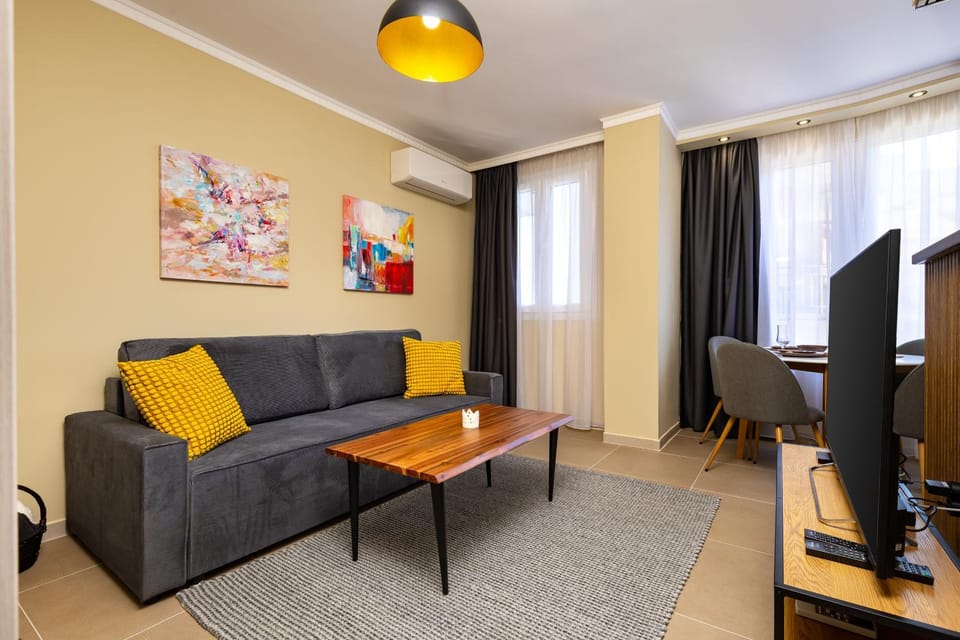 Communal lounge/ TV room