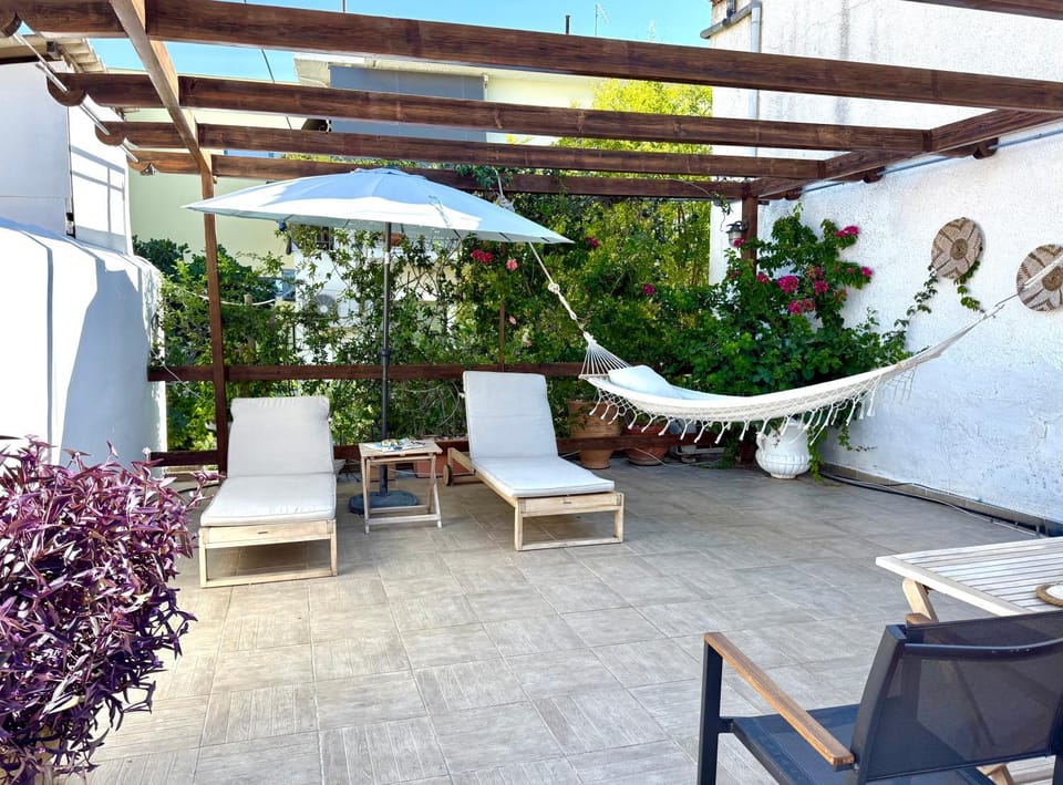 Balcony/Terrace, sunbed