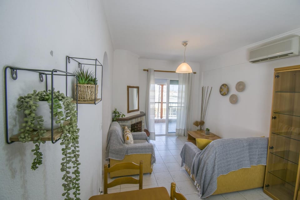 Living room, Seating area, air conditioner