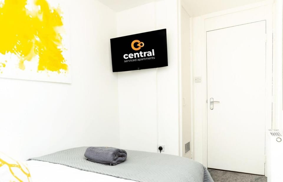Bed, TV and multimedia, Photo of the whole room, Bedroom, towels