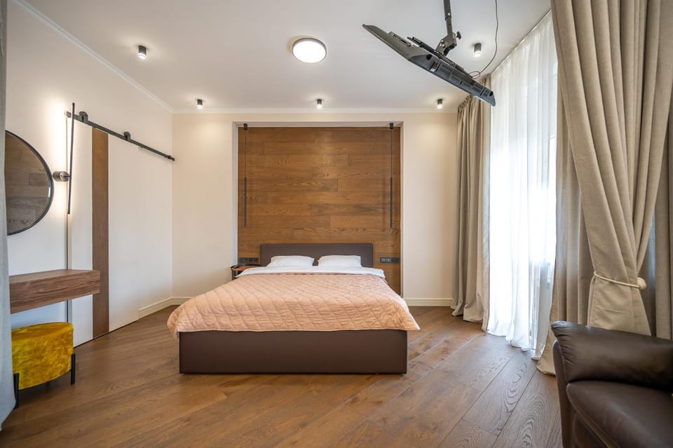 Bed, TV and multimedia, Photo of the whole room, Bedroom, air conditioner