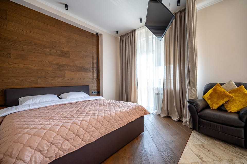 Bed, TV and multimedia, Bedroom, air conditioner