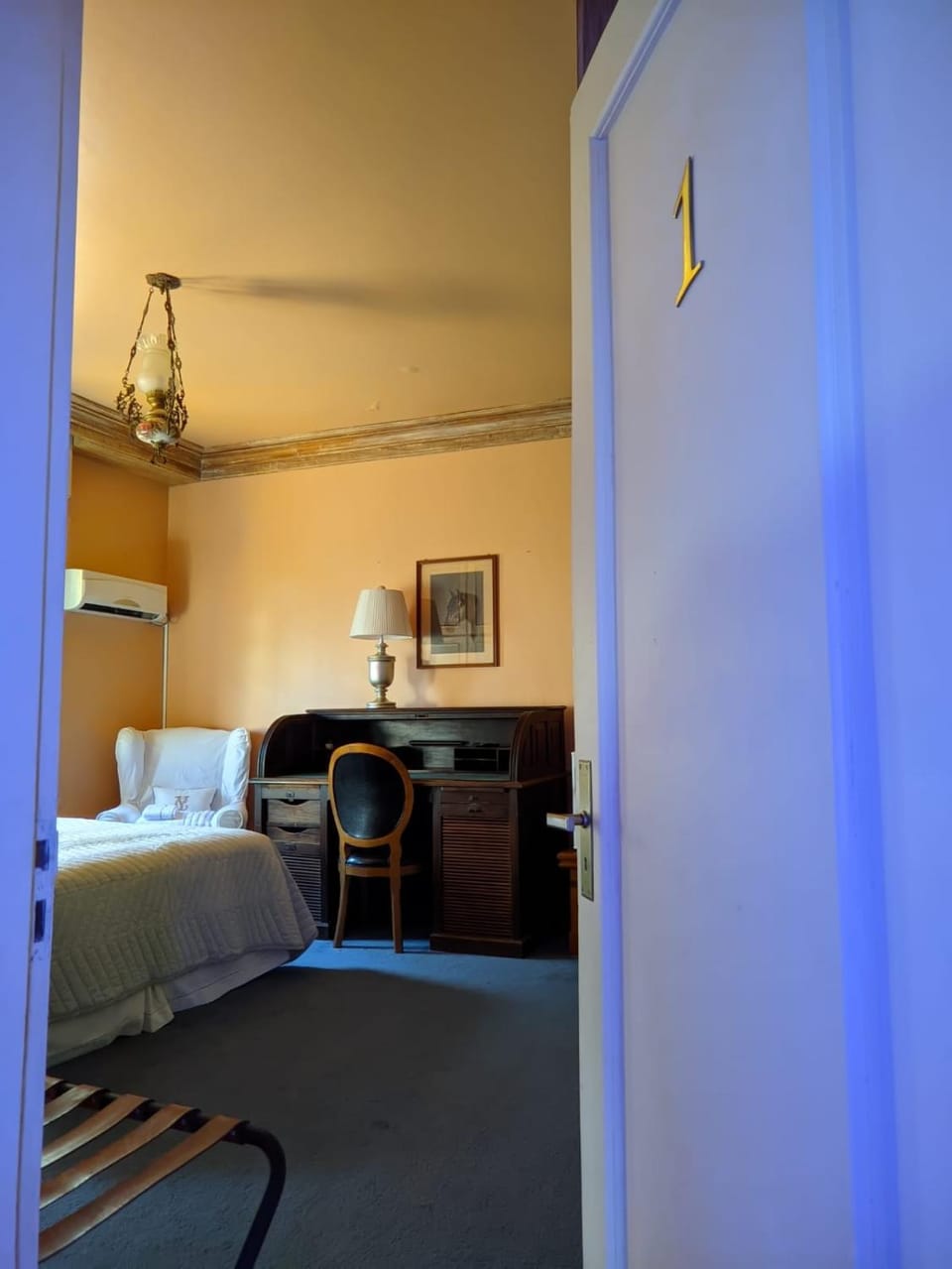 Bed, Photo of the whole room