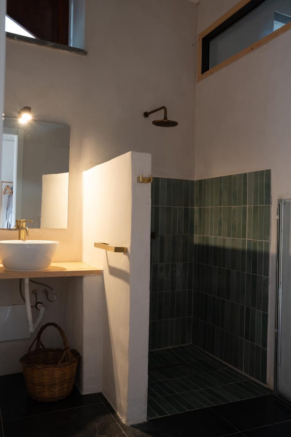 Spacious Studio, lake view and bath Apartment in Sardinia