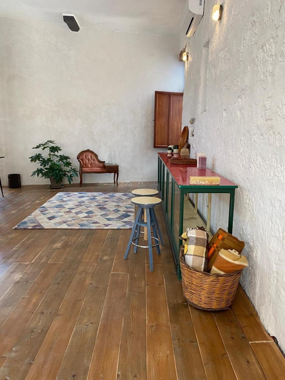 Spacious Studio, lake view and bath Apartment in Sardinia