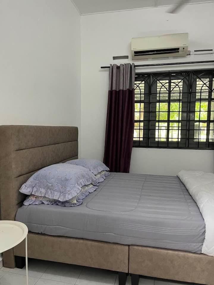 Bed, Bedroom, air conditioner