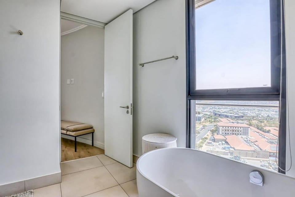 Luxurious living Waterfall Apartment in Sandton