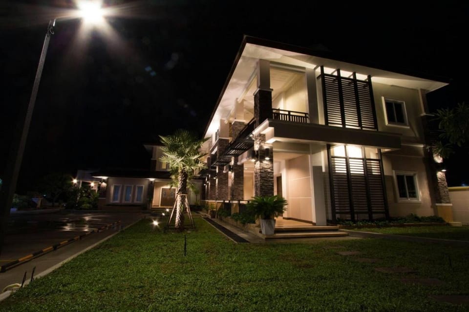 Property building, Staff, Facade/entrance, Night, People, Garden, Balcony/Terrace, Decorative detail, Floor plan, On site, Garden view, Family