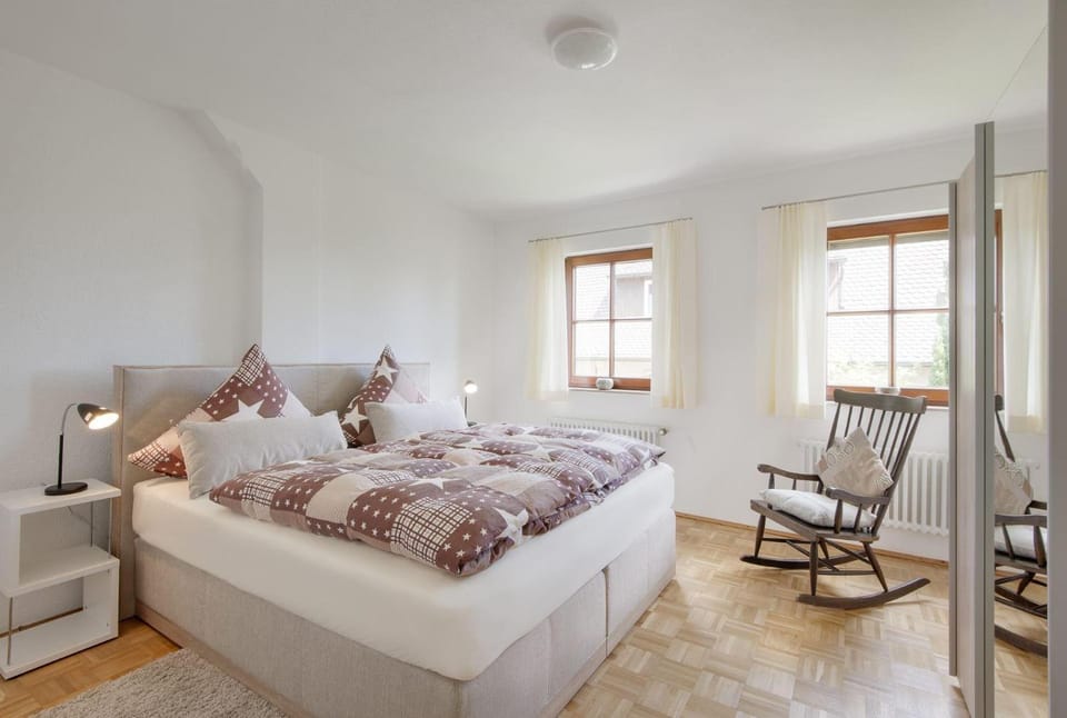 Bed, Photo of the whole room, Seating area, Bedroom, wardrobe