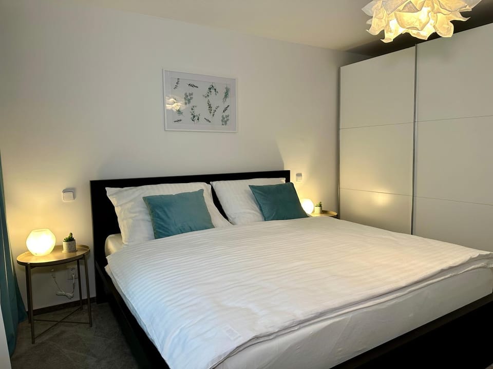 Bed, Photo of the whole room, Bedroom, wardrobe