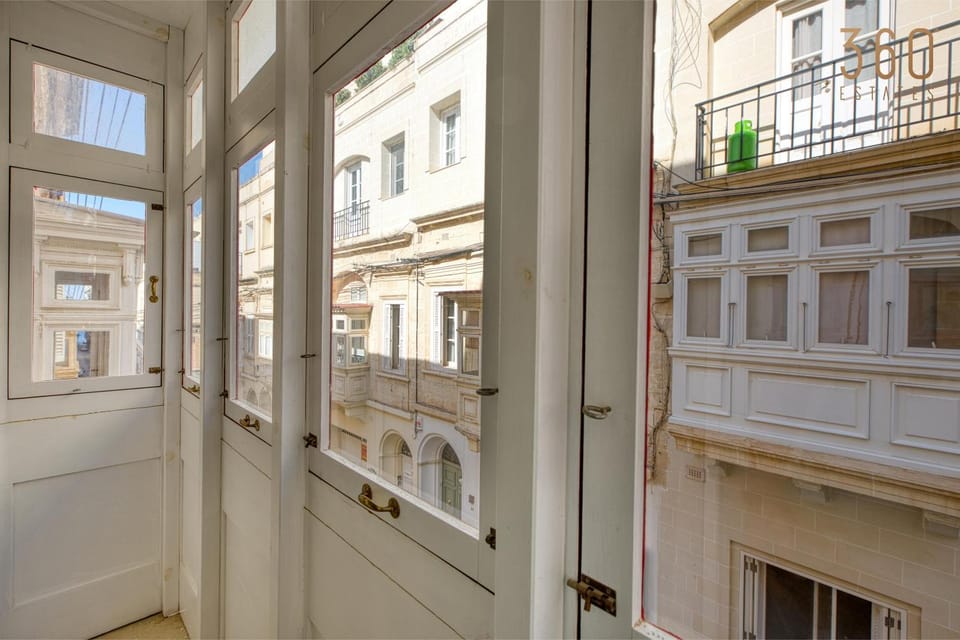 Property building, Day, View (from property/room), Balcony/Terrace
