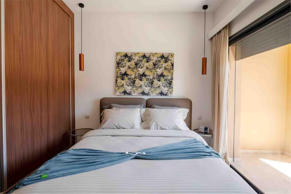 Photo of the whole room, Bedroom