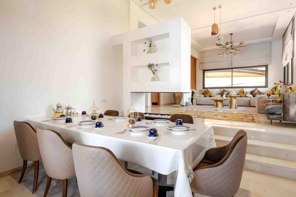 Seating area, Dining area