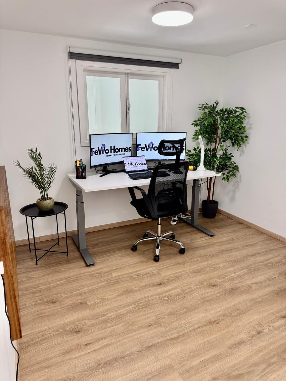 Luxury Maisonette-Loft 200 m to sea with high quality working desk Apartment in Paphos
