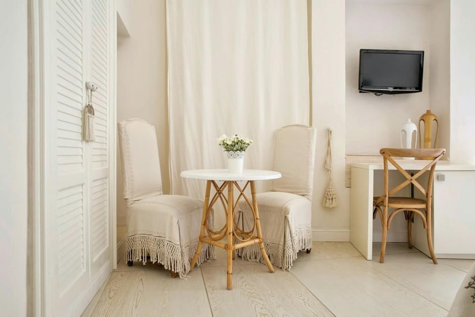 Coffee/tea facilities, Dining area