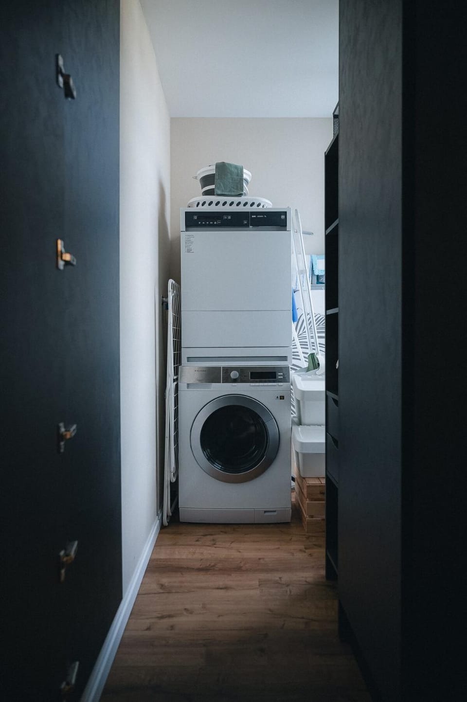 Kitchen or kitchenette, washing machine, dryer