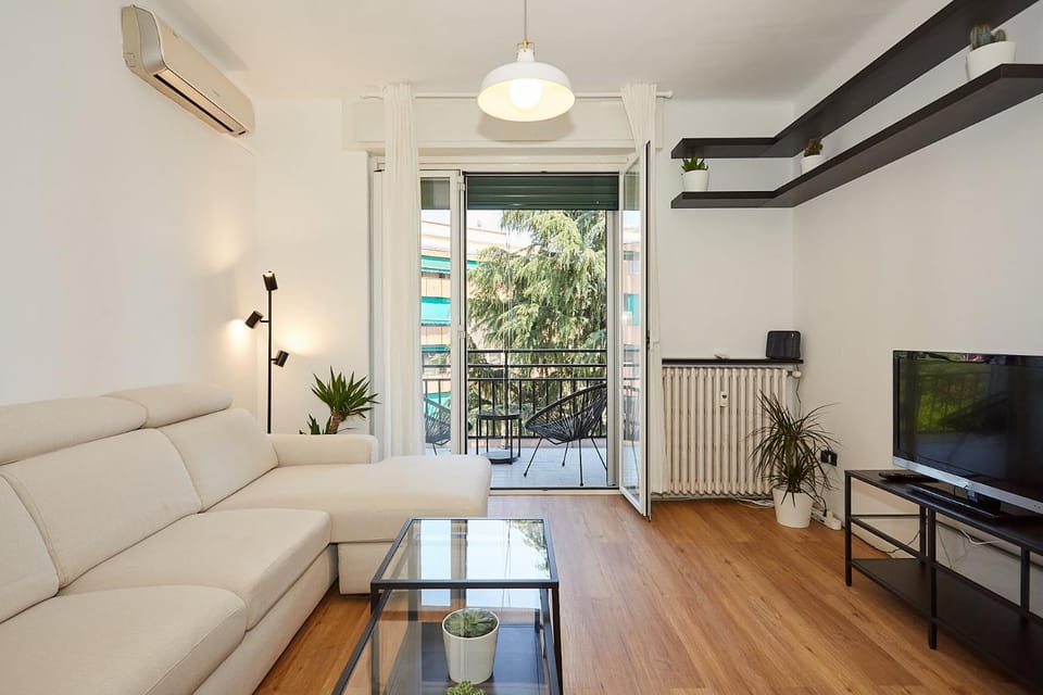 Communal lounge/ TV room, TV and multimedia, Evening entertainment, internet, air conditioner