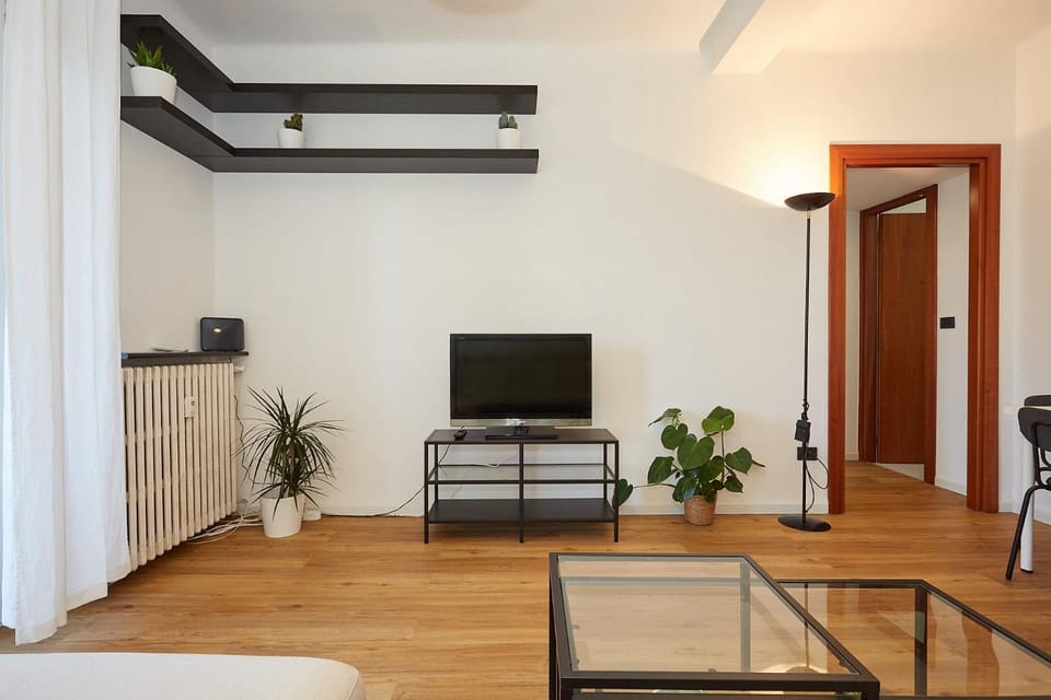 Communal lounge/ TV room, TV and multimedia, Living room, Seating area, Evening entertainment
