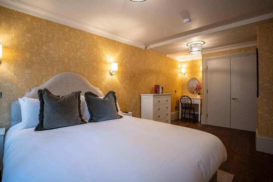 Pineapple Suites - Apartment 1 Apartment in Bristol