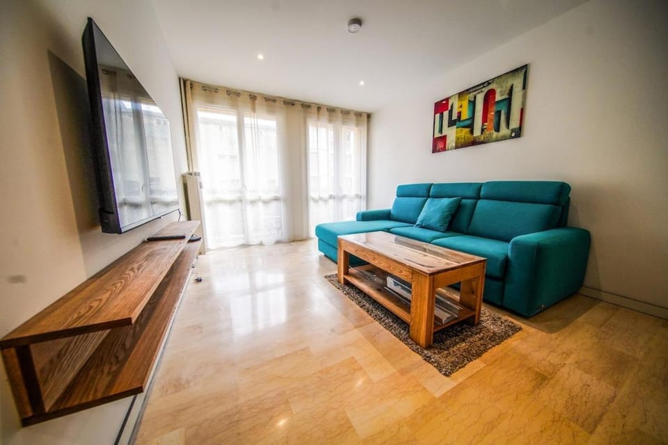 Communal lounge/ TV room, Living room, Seating area