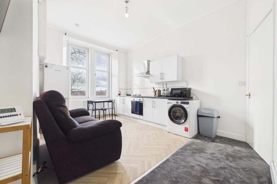 West End Traditional Flat with Free Parking Apartment in Glasgow